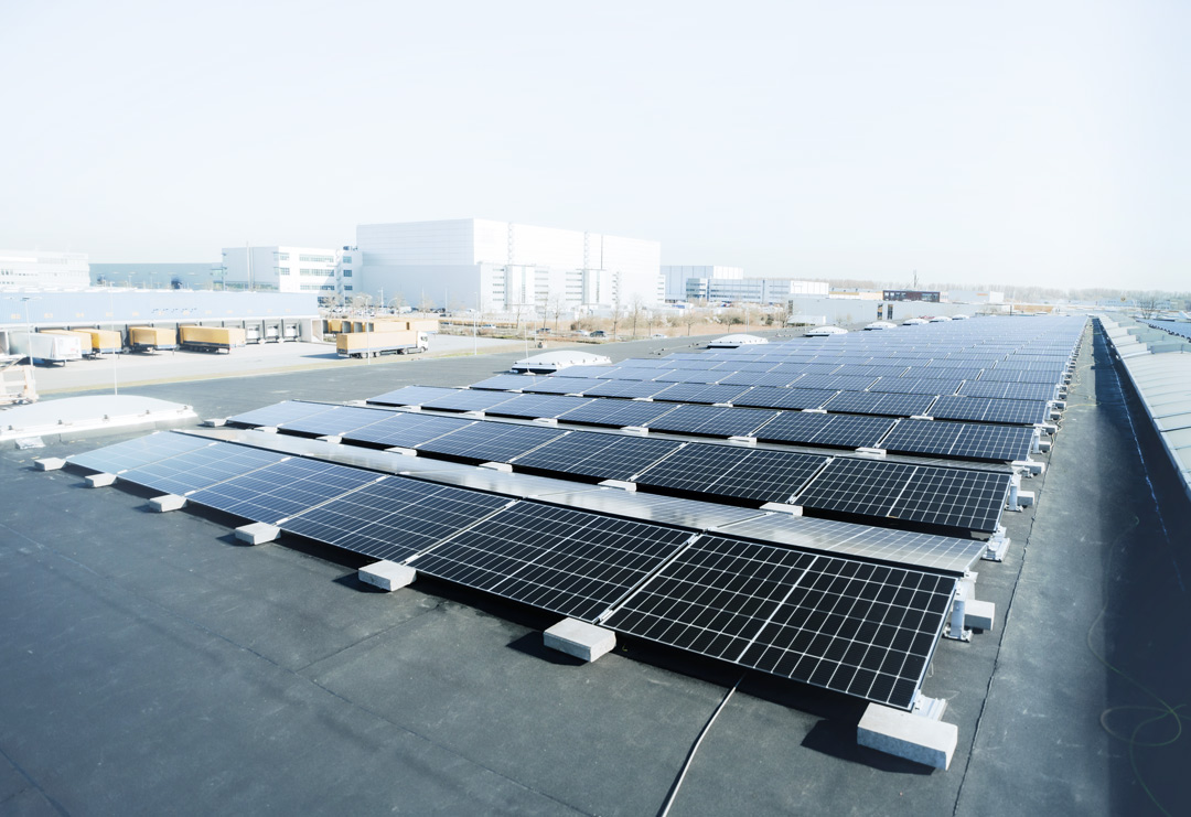 découvrez notre guide complet sur l'installation de panneaux photovoltaïques sur un toit plat. optimisez la production d'énergie solaire de votre bâtiment tout en bénéficiant des conseils d'experts pour maximiser votre rendement et réduire votre empreinte carbone.