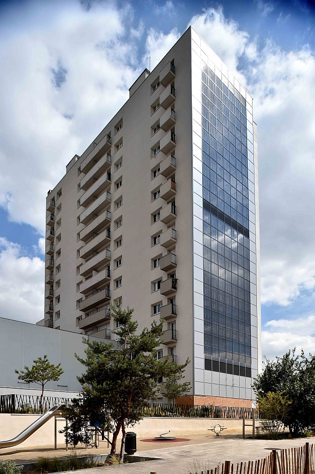 découvrez comment l'installation de panneaux solaires en copropriété peut réduire vos factures d'énergie et contribuer à un avenir durable. informez-vous sur les avantages, les aides financières et le fonctionnement collectif de cette solution d'énergie renouvelable.