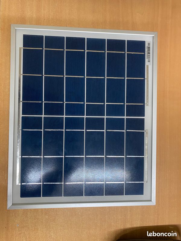 découvrez nos panneaux solaires étanches, conçus pour résister aux intempéries tout en maximisant l'efficacité énergétique. idéaux pour une installation durable, ils garantissent performance et sécurité, tant sur les toits que dans d'autres espaces extérieurs.
