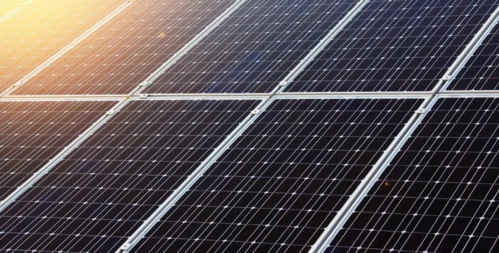 découvrez comment obtenir des panneaux solaires gratuits pour votre maison et réduire votre facture d'électricité tout en préservant l'environnement. profitez des aides gouvernementales et des programmes d'installation pour une transition énergétique facile et accessible.
