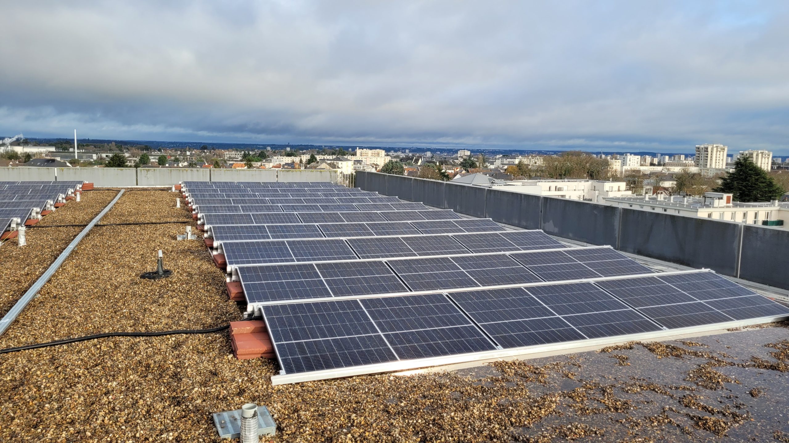 découvrez comment les locataires peuvent bénéficier des panneaux solaires grâce à des solutions écologiques et économiques. profitez d'une énergie renouvelable sans engager de lourds investissements immobiliers. informez-vous sur les options adaptées aux locataires et contribuez à un avenir durable.