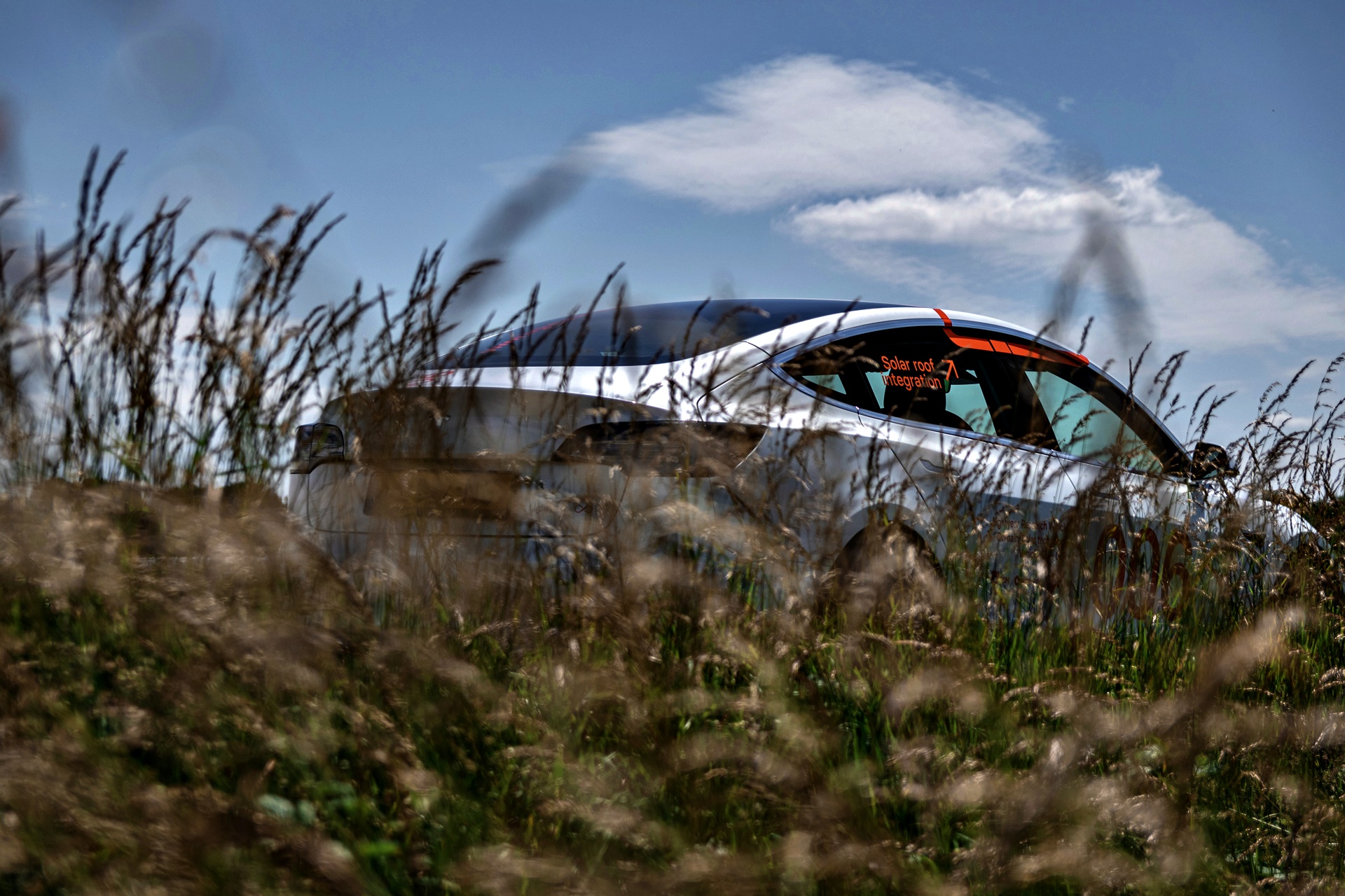 découvrez le panneau solaire conçu spécialement pour la tesla model 3, offrant une solution efficace pour recharger votre véhicule tout en réduisant votre empreinte carbone. profitez d'une énergie propre et durable lors de vos trajets quotidiens.