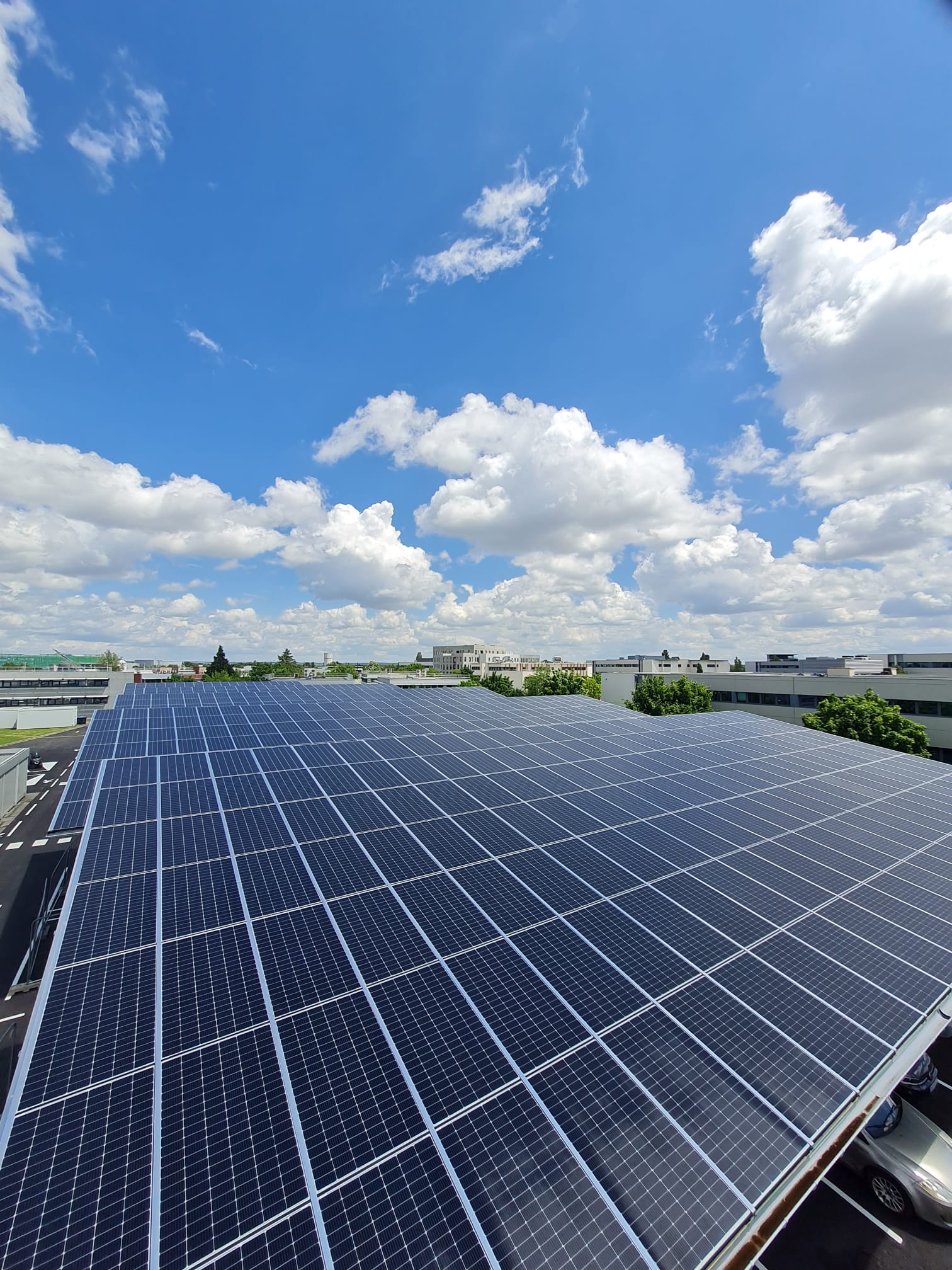 découvrez les avantages des panneaux photovoltaïques pour produire une énergie solaire propre et renouvelable. optez pour une solution écologique et économique pour réduire vos factures d'électricité tout en contribuant à la préservation de l'environnement.