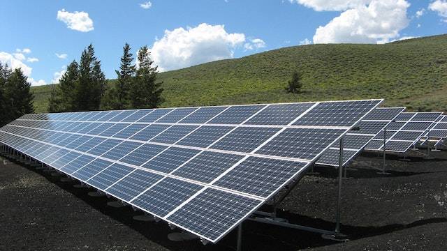 découvrez comment les panneaux photovoltaïques peuvent devenir une solution rentable pour votre consommation d'énergie. optimisez vos économies tout en contribuant à la protection de l'environnement grâce à des technologies solaires innovantes.