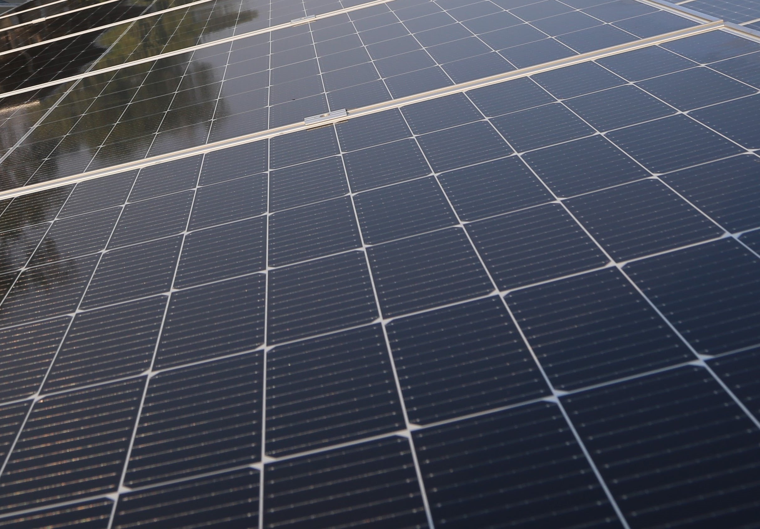 découvrez les récentes décisions de la cour concernant les panneaux photovoltaïques qui impactent le secteur des énergies renouvelables. restez informé sur les enjeux légaux, les réglementations et les implications pour les propriétaires et les investisseurs. cette synthèse vous guide à travers les dernières évolutions juridiques dans le domaine des énergies solaires.