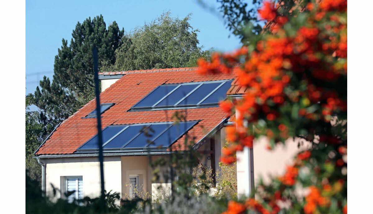 découvrez comment les panneaux photovoltaïques peuvent influencer votre déclaration d'impôts. profitez des avantages fiscaux, des crédits d'impôt et des subventions disponibles pour l'installation de systèmes solaires. informez-vous sur les économies d'énergie tout en optimisant votre fiscalité.