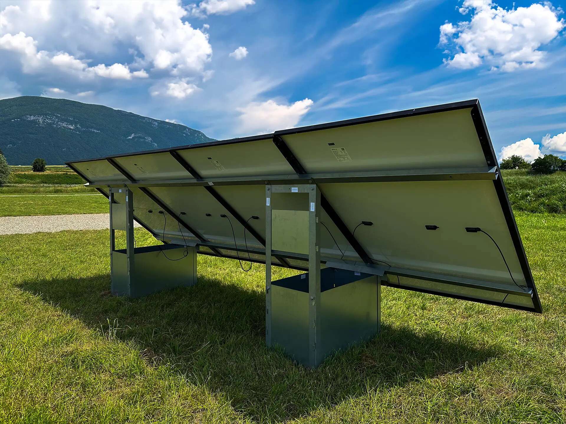 découvrez les avantages des panneaux photovoltaïques sol pour produire une énergie renouvelable et écologique. optimisez votre consommation d'électricité tout en réduisant votre empreinte carbone avec des solutions adaptées à votre habitation.