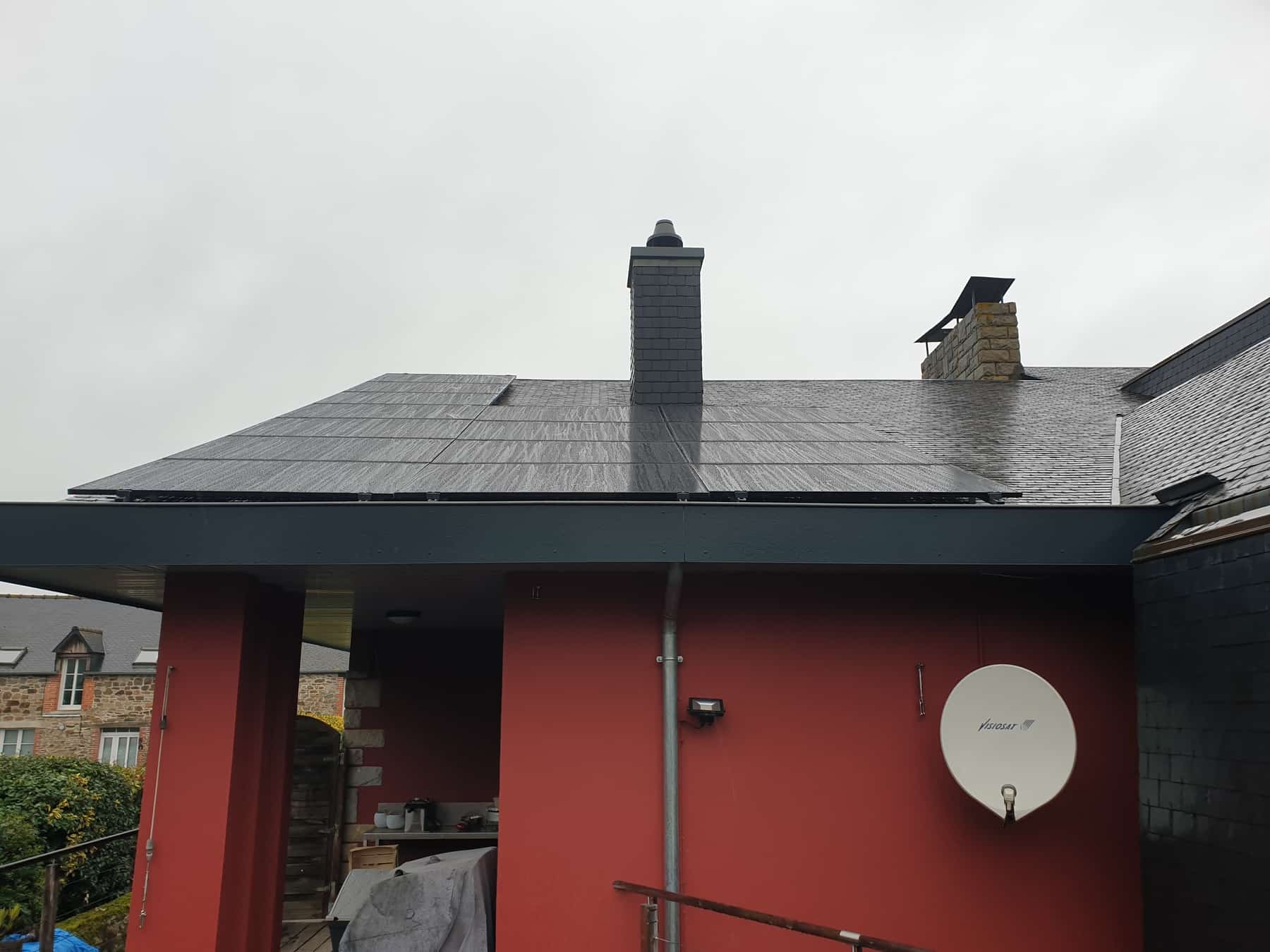 découvrez comment les panneaux photovoltaïques peuvent être installés en toute sécurité sur des toits en éternit. profitez d'une énergie renouvelable tout en respectant les normes de sécurité et d'environnement.