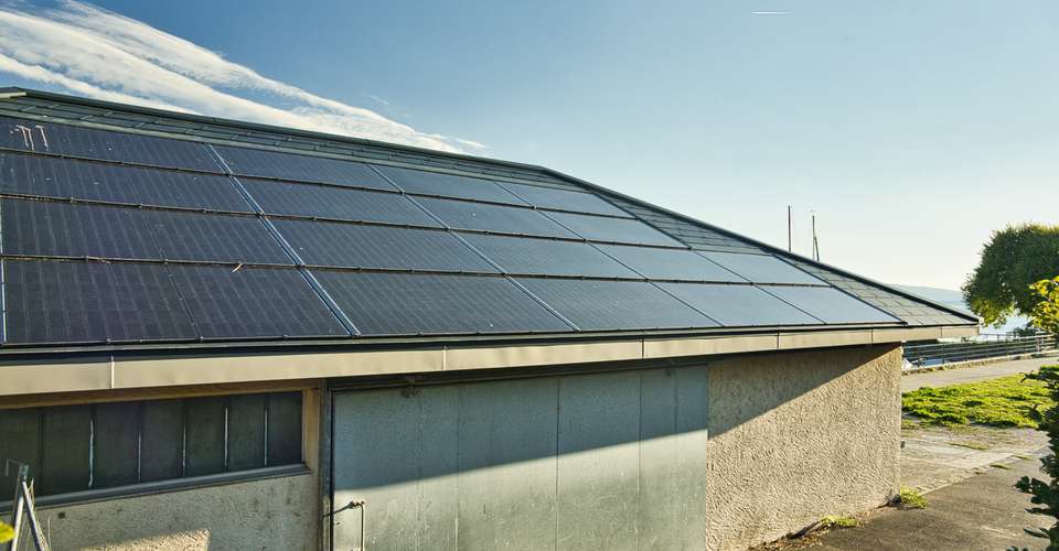 découvrez les avantages des panneaux photovoltaïques sur toiture en éternit. optimisez votre consommation d'énergie, réduisez votre empreinte carbone et bénéficiez d'une solution durable et efficace pour votre habitat. informez-vous sur les installations, les aides disponibles et les performances de l'énergie solaire!