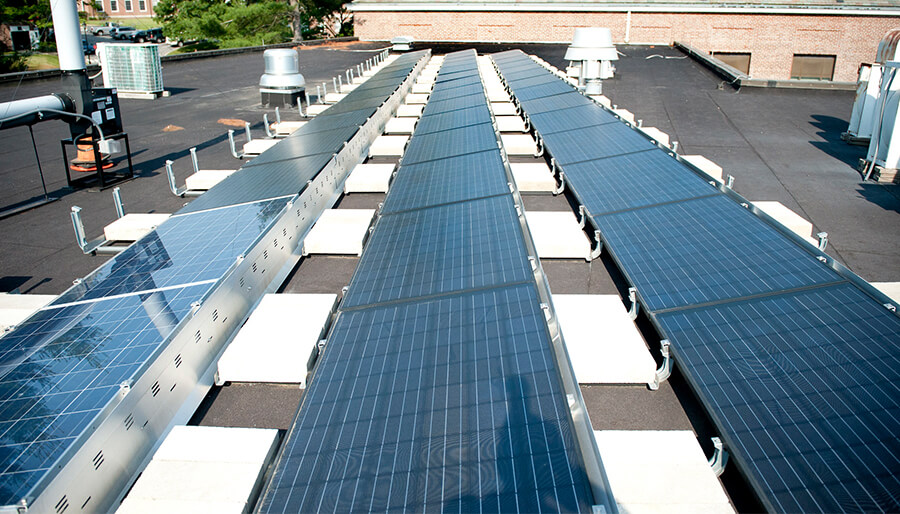 découvrez les avantages des panneaux photovoltaïques installés sur un toit en pvc. optimisez votre production d'énergie solaire tout en préservant l'esthétique de votre maison. profitez des économies sur vos factures d'électricité et contribuez à la transition énergétique avec des solutions durables et efficaces.