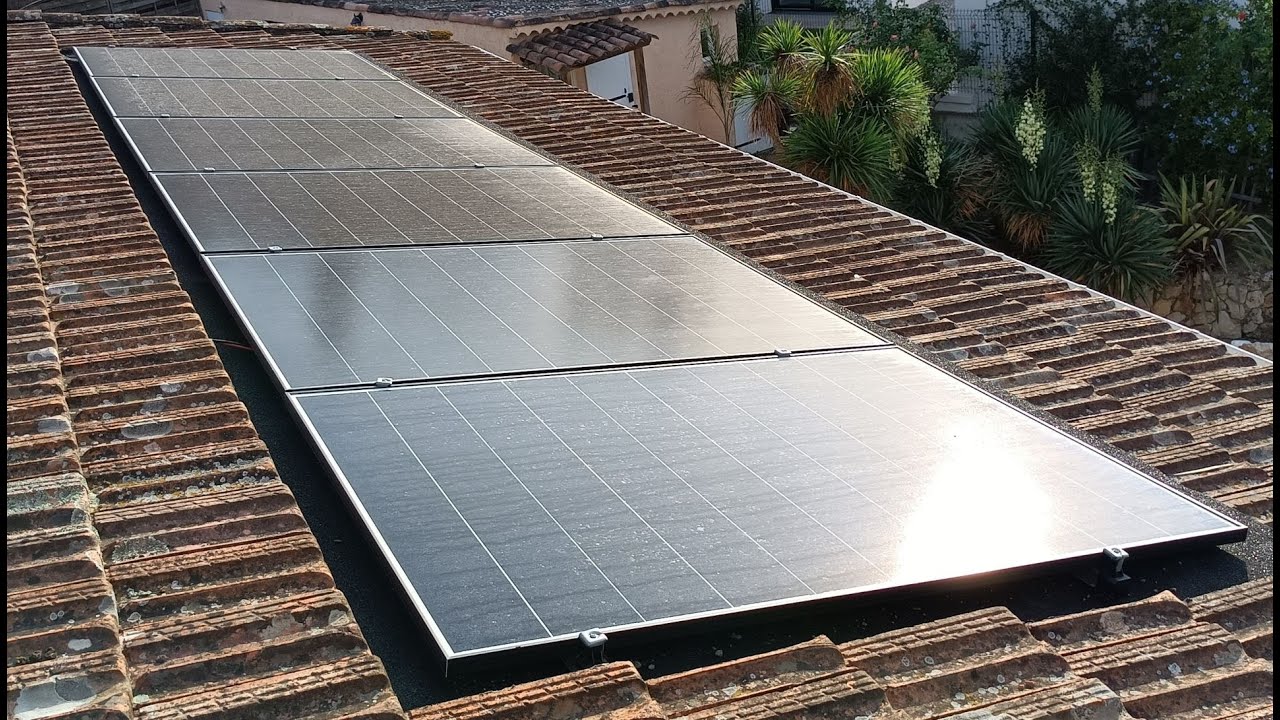 découvrez les avantages et inconvénients des panneaux photovoltaïques en toiture et des systèmes encastrés. ce guide vous aidera à choisir la meilleure option pour optimiser la production d'énergie solaire tout en préservant l'esthétique de votre maison.