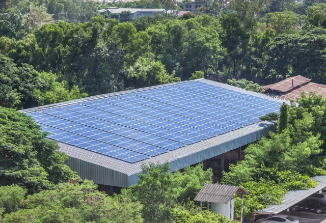 découvrez les avantages des panneaux photovoltaïques pour toits plats : une solution écologique et économique pour optimiser votre production d'énergie solaire. profitez d'un rendement optimal et d'une installation esthétique adaptée à votre habitation.
