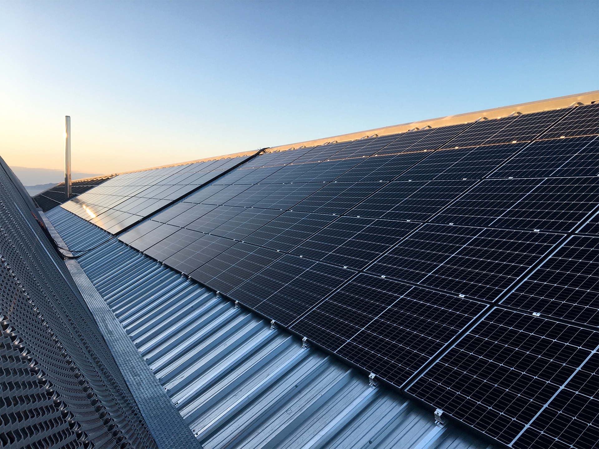 découvrez comment les panneaux photovoltaïques sur les toits peuvent transformer votre maison en une source d'énergie propre et renouvelable. profitez des économies d'énergie, augmentez la valeur de votre propriété et contribuez à la préservation de l'environnement grâce à des installations de panneaux solaires adaptées.