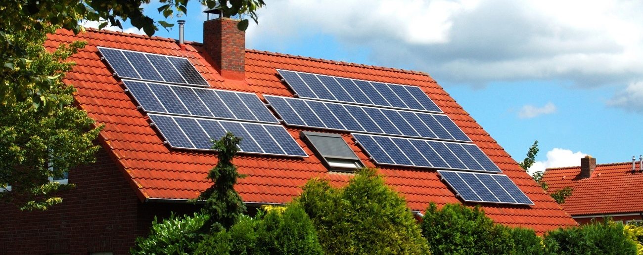 découvrez les avantages des panneaux photovoltaïques pour votre toiture : une solution énergétique durable et économique. transformez votre maison en source d'énergie renouvelable tout en réduisant votre facture d'électricité.