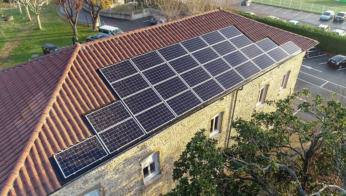 découvrez l'efficacité des panneaux photovoltaïques pour votre toiture. optimisez votre consommation d'énergie, réduisez vos factures d'électricité et contribuez à la protection de l'environnement grâce à une solution durable et rentable.