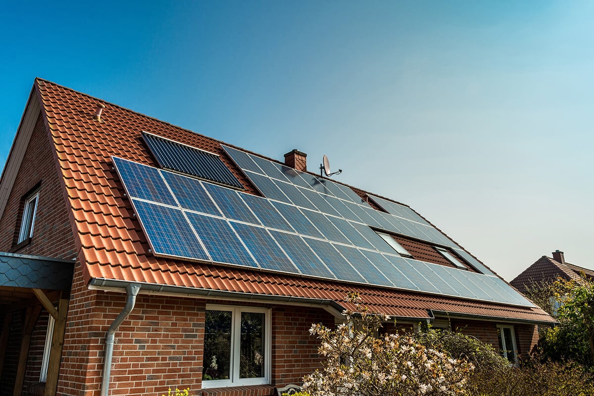 découvrez les avantages des panneaux solaires pour réduire vos factures d'énergie et contribuer à un avenir durable. notre guide explore les types de panneaux, leur installation et les aides financières disponibles.