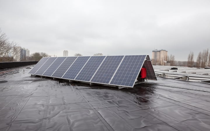 découvrez les avantages des panneaux solaires pour réduire votre facture d'électricité et contribuer à la protection de l'environnement. apprenez comment installer et entretenir des systèmes solaires pour maximiser votre efficacité énergétique.