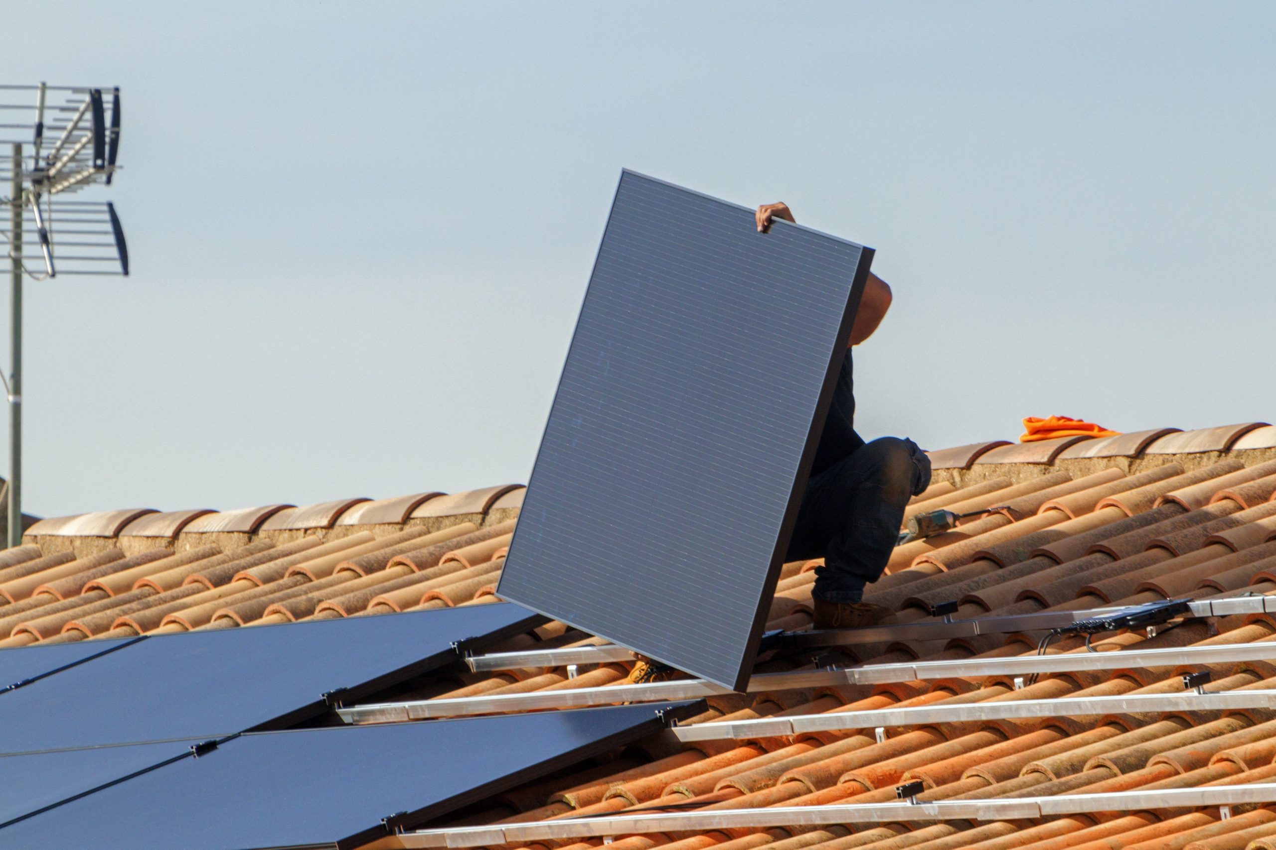 découvrez les avantages des panneaux solaires, une solution écologique et économique pour produire votre propre énergie. informez-vous sur les technologies, l'installation et les économies potentielles grâce à l'énergie solaire.
