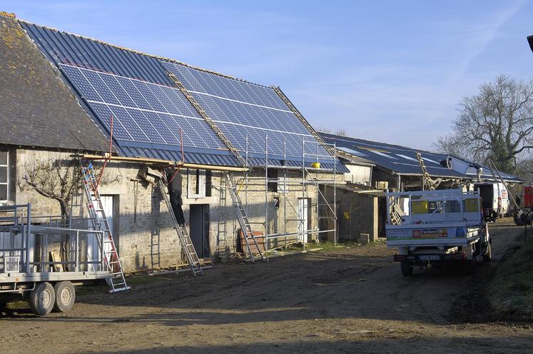 découvrez comment les panneaux solaires peuvent être installés en toute sécurité sur des bâtiments contenant de l'amiante. informez-vous sur les bonnes pratiques, les réglementations en vigueur et les solutions pour minimiser les risques tout en profitant des énergies renouvelables.