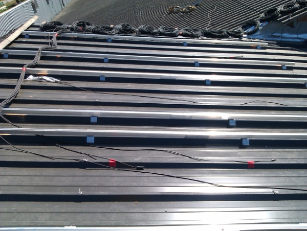 découvrez les panneaux solaires en bac acier, une solution innovante et efficace pour optimiser la production d'énergie renouvelable. idéaux pour les toits industriels et commerciaux, ces panneaux allient esthétisme et performance, tout en renforçant l'isolation de votre bâtiment. investissez dans l'énergie verte avec nos solutions adaptées !