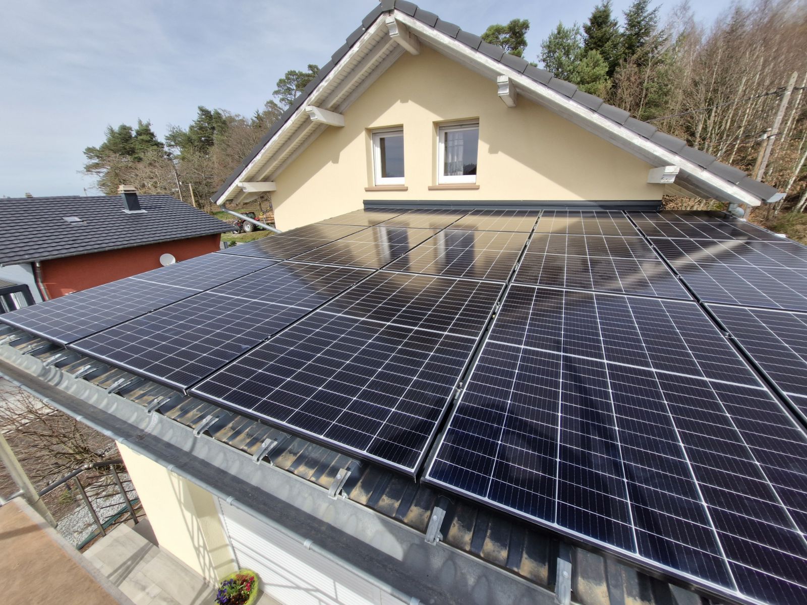 découvrez les avantages des panneaux solaires sur bac acier : une solution efficace et durable pour optimiser l'énergie solaire tout en protégeant votre toiture. informez-vous sur les tendances, les installations et les économies d'énergie qu'ils peuvent offrir.