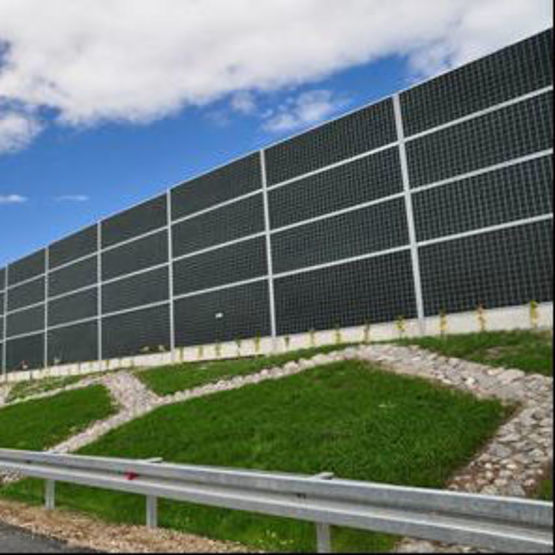 découvrez comment les panneaux solaires peuvent perturber l'environnement sonore et les solutions pour minimiser le bruit, tout en profitant des avantages de l'énergie renouvelable.