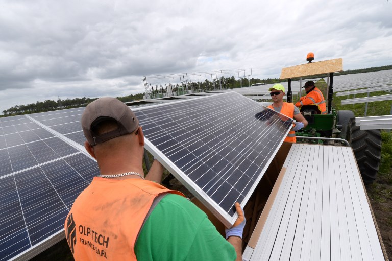 découvrez comment les panneaux solaires influencent le marché boursier et les opportunités d'investissement qu'ils offrent. informez-vous sur les tendances, les entreprises leaders et l'impact de l'énergie solaire sur l'économie. plongez dans le monde des investissements en panneaux solaires et anticipez l'avenir des énergies renouvelables!