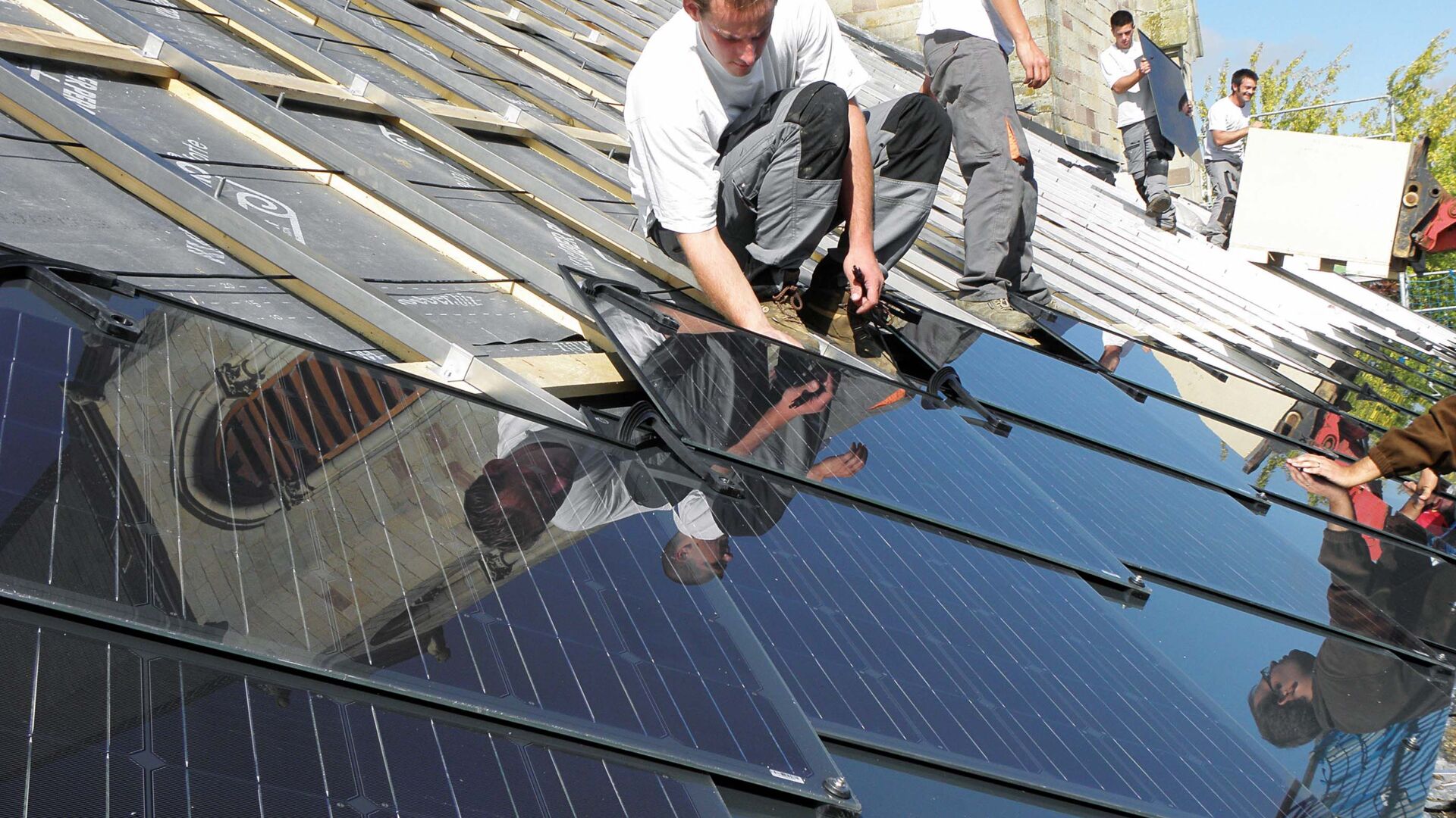 découvrez comment les panneaux solaires esthétiques allient performance et design pour embellir votre maison tout en réduisant votre empreinte carbone. optez pour une énergie durable sans compromettre l'esthétique de votre habitat.