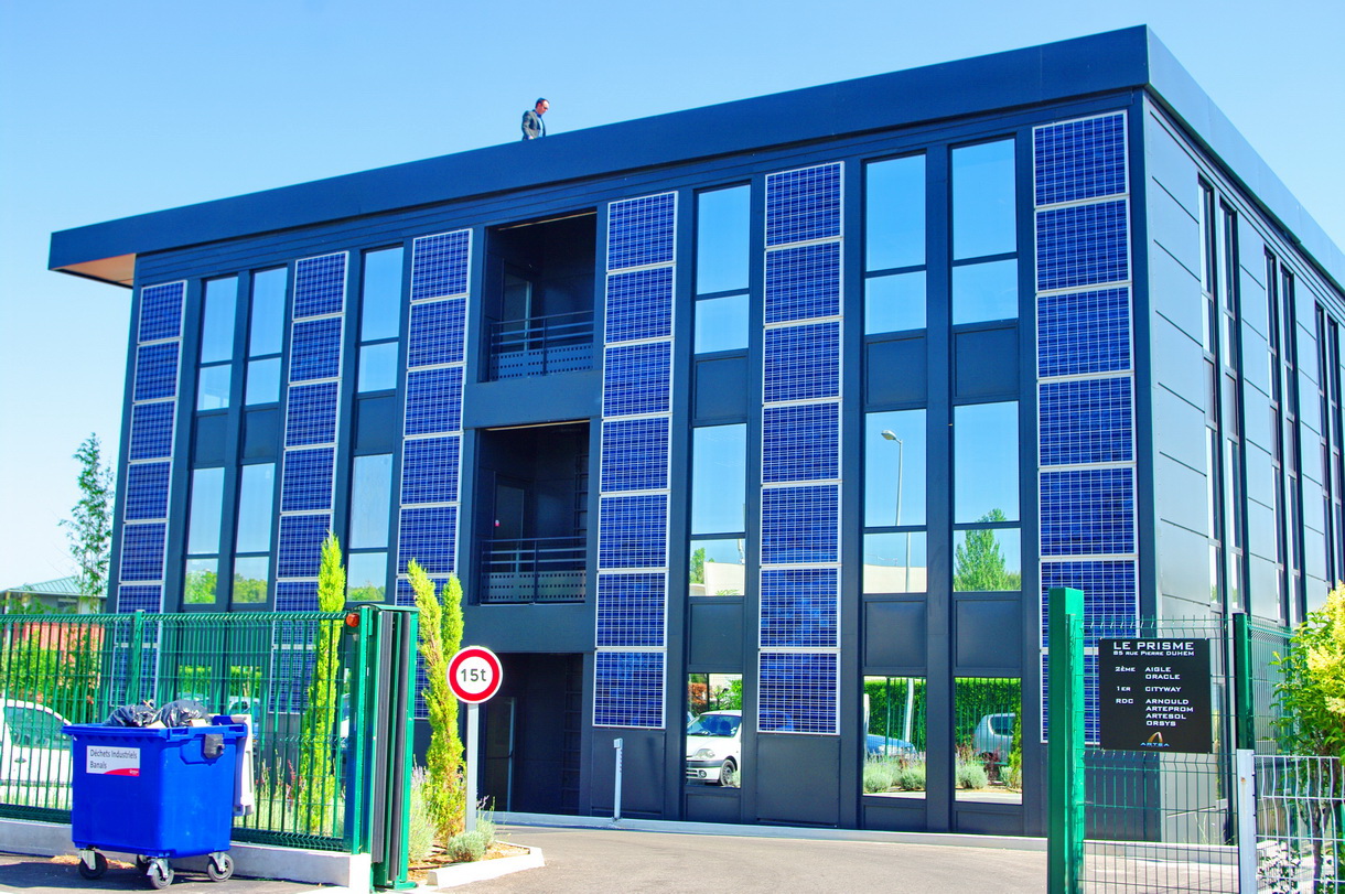 découvrez les avantages des panneaux solaires en façade pour optimiser l'énergie de votre habitation. une solution esthétique et écologique pour réduire vos factures d'énergie tout en préservant l'environnement.