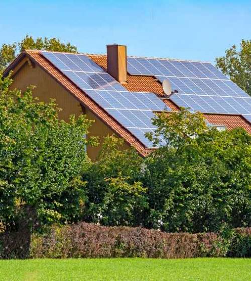 découvrez comment les panneaux solaires peuvent transformer votre maison en source d'énergie durable. économisez sur vos factures d'électricité tout en contribuant à la protection de l'environnement avec des solutions solaires adaptées à vos besoins.