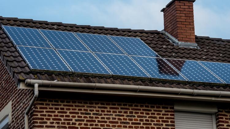 découvrez comment les panneaux solaires peuvent rendre votre investissement rentable grâce à des économies d'énergie significatives, des incitations gouvernementales et une valorisation de votre propriété. faites le choix d'une énergie durable et économisez dès aujourd'hui.