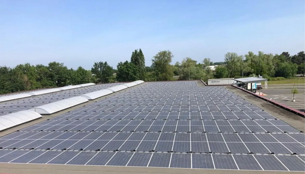 découvrez les avantages des panneaux solaires souples pour votre toiture. idéaux pour une installation facile et esthétique, ces solutions innovantes optimisent l'énergie solaire tout en préservant l'intégrité de votre habitation. transformez votre toit en une source d'énergie renouvelable efficace et respectueuse de l'environnement.