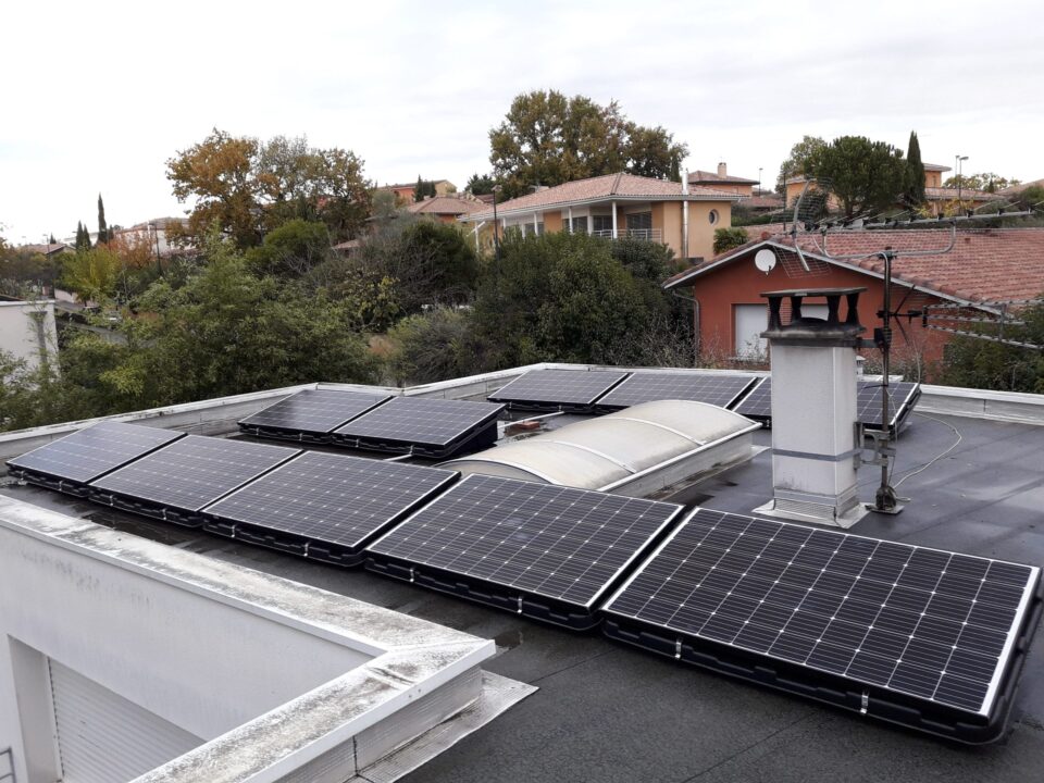 découvrez l'importance des panneaux solaires pour toits plats : une solution innovante et essentielle pour optimiser votre espace tout en réduisant votre empreinte carbone. apprenez comment ces installations peut transformer votre consommation d'énergie et générer des économies à long terme.