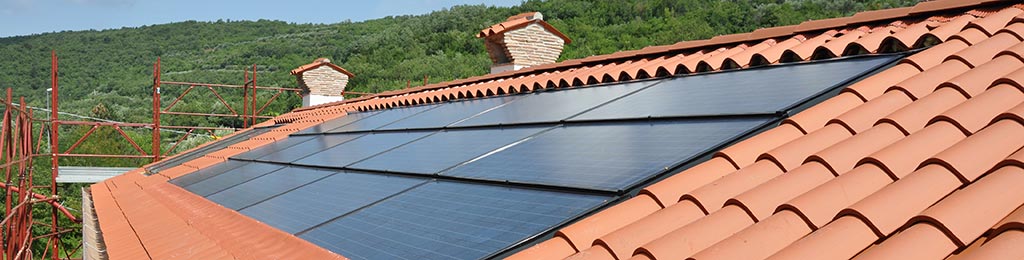 découvrez comment les panneaux solaires s'installent efficacement sur les toits en pente, optimisant votre production d'énergie renouvelable. profitez des avantages écologiques et économiques tout en valorisant votre habitation grâce à des solutions adaptées.