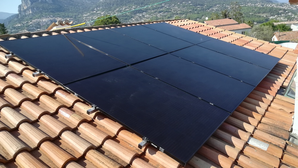 découvrez les avantages des panneaux solaires pour votre toiture et réduisez vos factures d'énergie tout en préservant l'environnement. installez des panneaux photovoltaïques de qualité pour une production d'énergie optimale et une valorisation de votre bien.