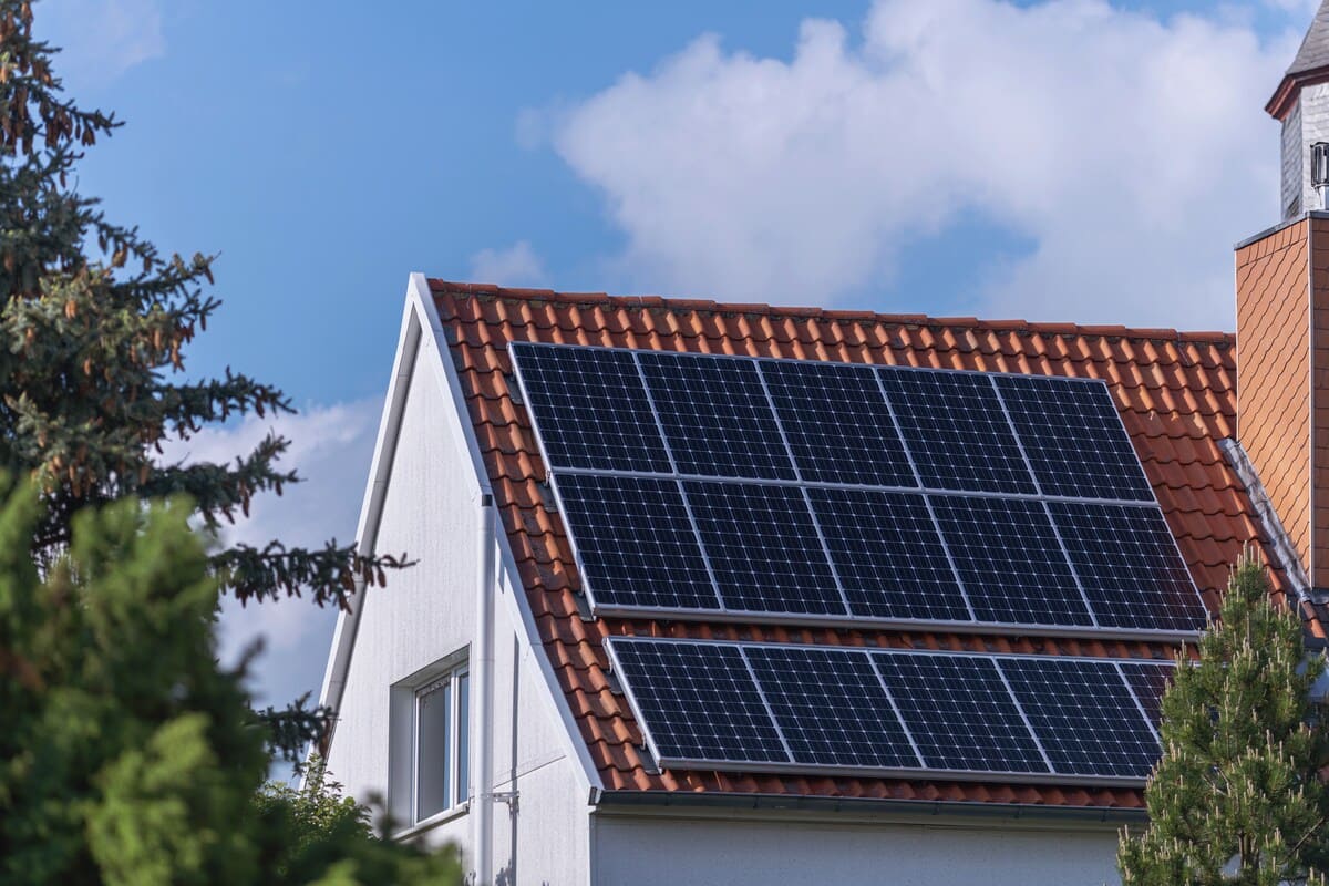 découvrez les différences essentielles entre les panneaux solaires et photovoltaïques. apprenez comment ces technologies transforment l'énergie renouvelable et choisissez la solution idéale pour vos besoins énergétiques.