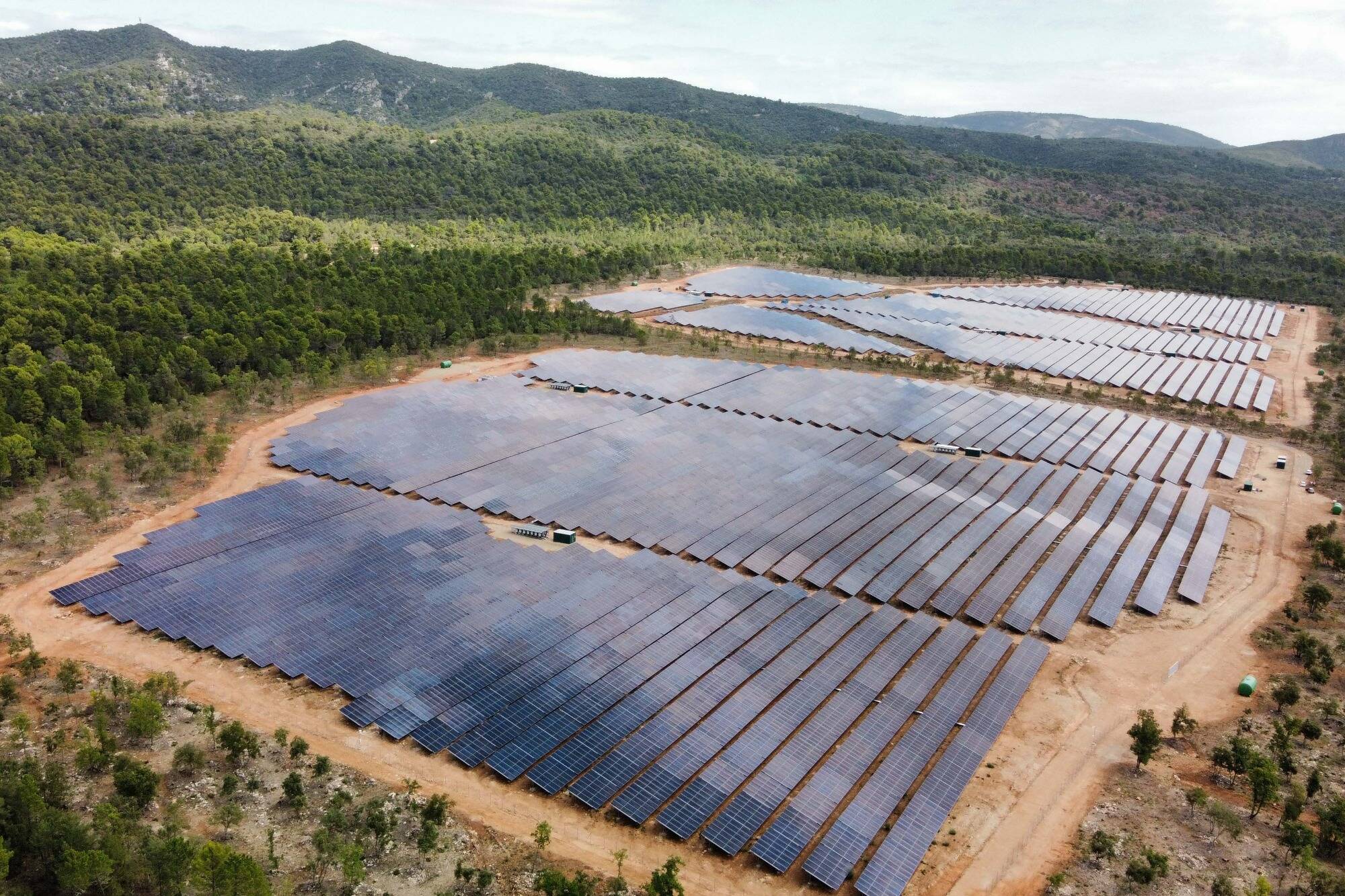 découvrez les parcs photovoltaïques, une solution durable pour produire de l'énergie renouvelable. explorez leur fonctionnement, leurs avantages écologiques et économiques, et comment ils contribuent à un avenir énergétique plus vert.