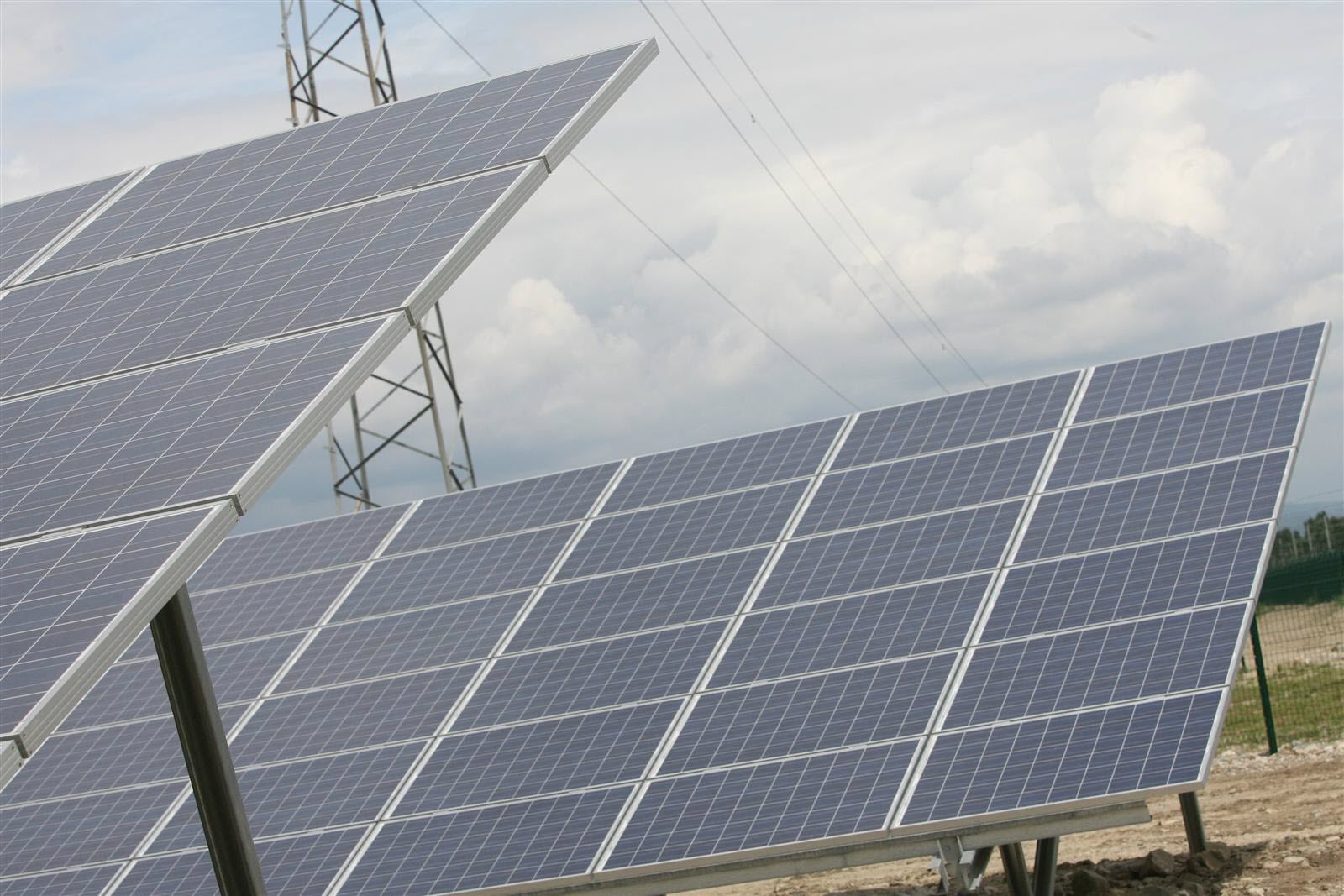 découvrez les avantages des parcs photovoltaïques, une solution énergétique durable et efficace. apprenez comment ces installations solaires contribuent à la transition énergétique, à la réduction des émissions de carbone et à la production d'électricité renouvelable pour un avenir plus vert.