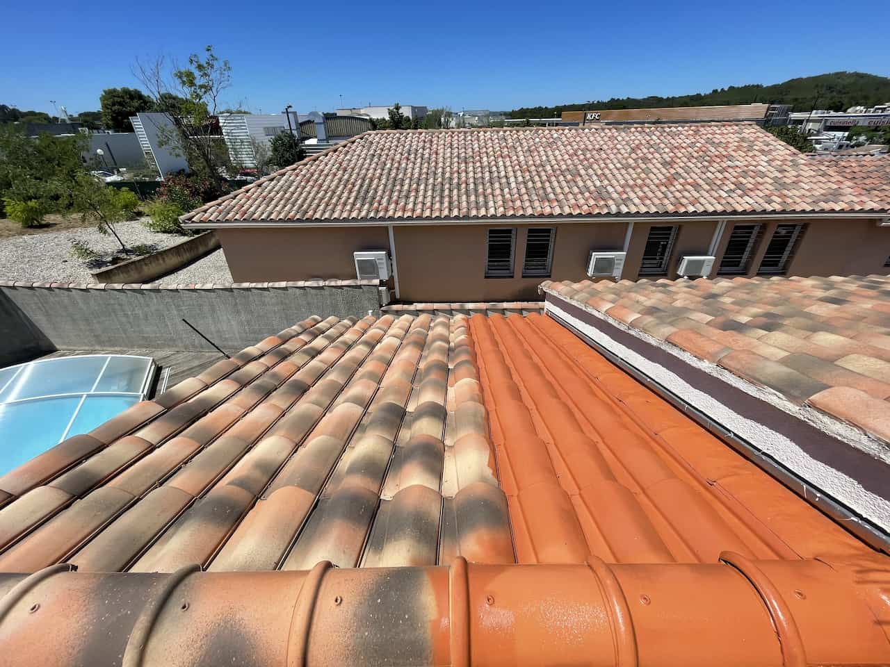 découvrez comment peindre votre toit pour améliorer l'apparence de votre maison et prolonger sa durabilité. suivez nos conseils et astuces pour un résultat professionnel et une protection optimale contre les intempéries.