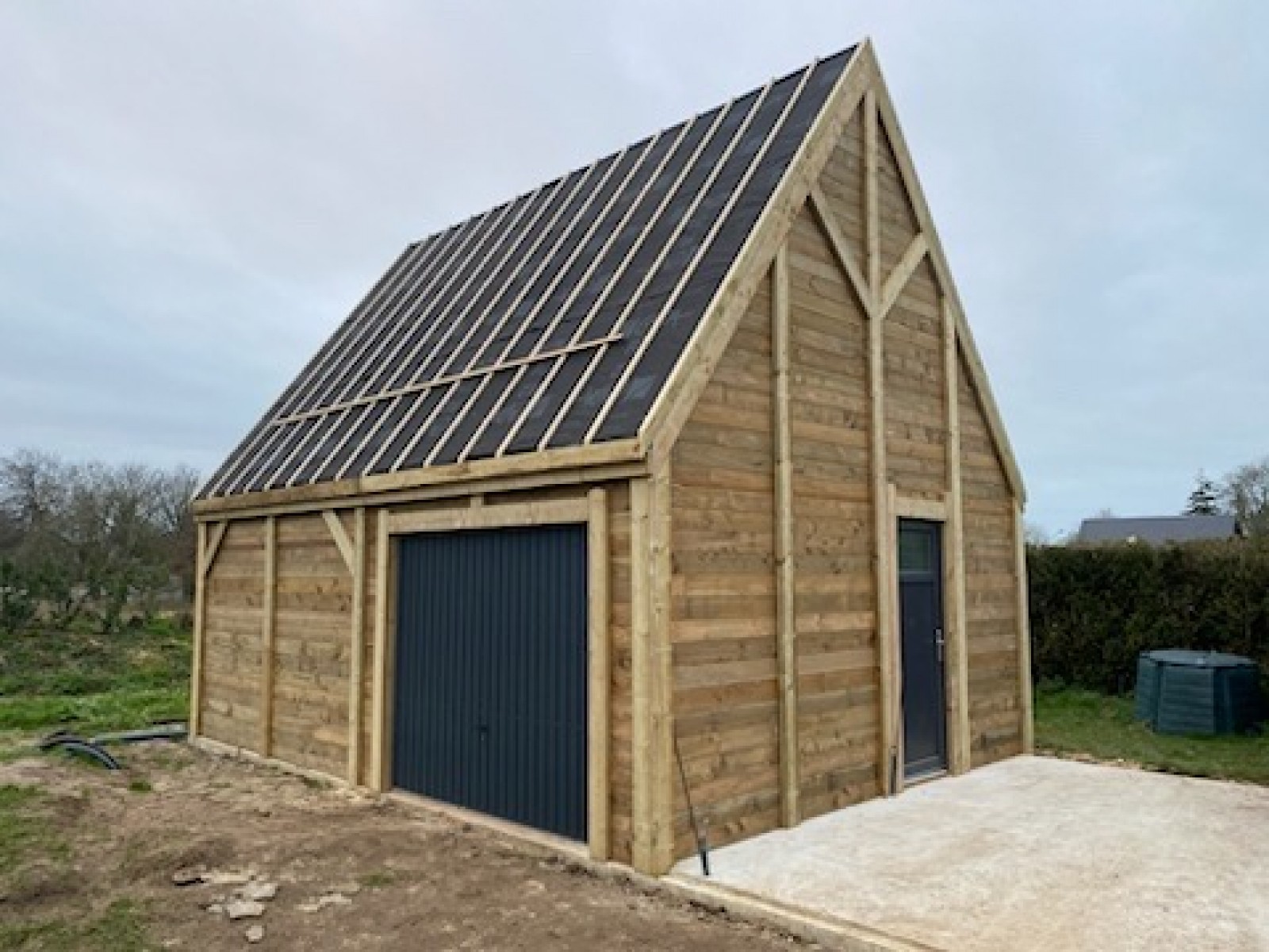 découvrez notre guide complet sur la pente ardoise : caractéristiques, avantages et conseils d'installation pour optimiser l'étanchéité et l'esthétique de votre toiture en ardoise.