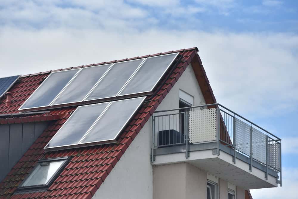 découvrez les avantages d'une pente de toit de 35° pour votre maison : style contemporain, drainage optimal des eaux de pluie et performance thermique améliorée. informez-vous sur les matériaux adaptés et les techniques de construction pour un toit à la fois esthétique et fonctionnel.