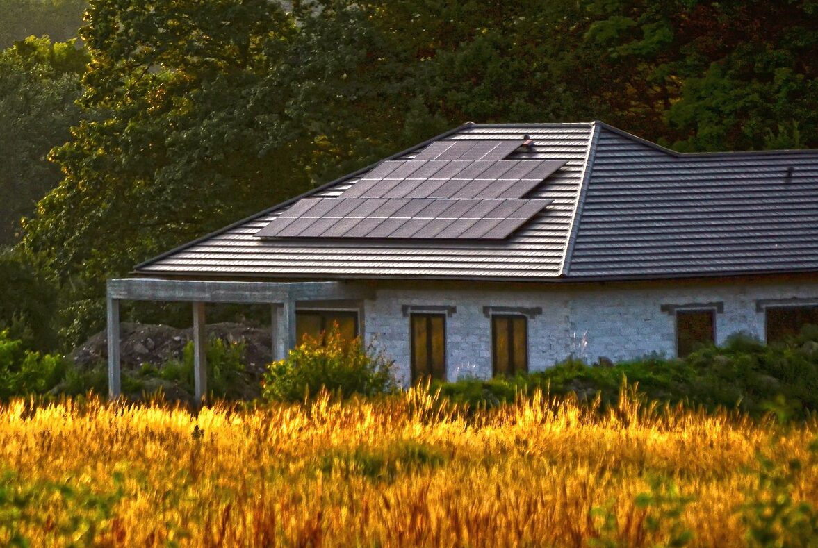 découvrez comment optimiser l'installation de panneaux photovoltaïques sur une pente de toit, en maximisant l'efficacité énergétique et en garantissant une pose adaptée aux contraintes architecturales. profitez d'une production d'électricité verte et économisez sur vos factures d'énergie.