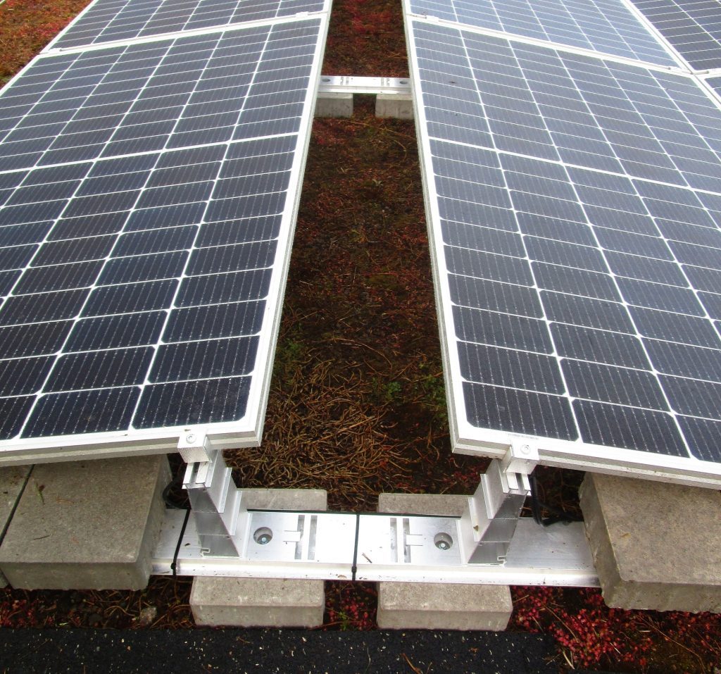 découvrez comment maximiser l'efficacité de vos panneaux solaires grâce à une bonne inclinaison de votre pente de toit photovoltaïque. informez-vous sur les meilleures pratiques pour l'installation et les avantages d'une toiture bien orientée.