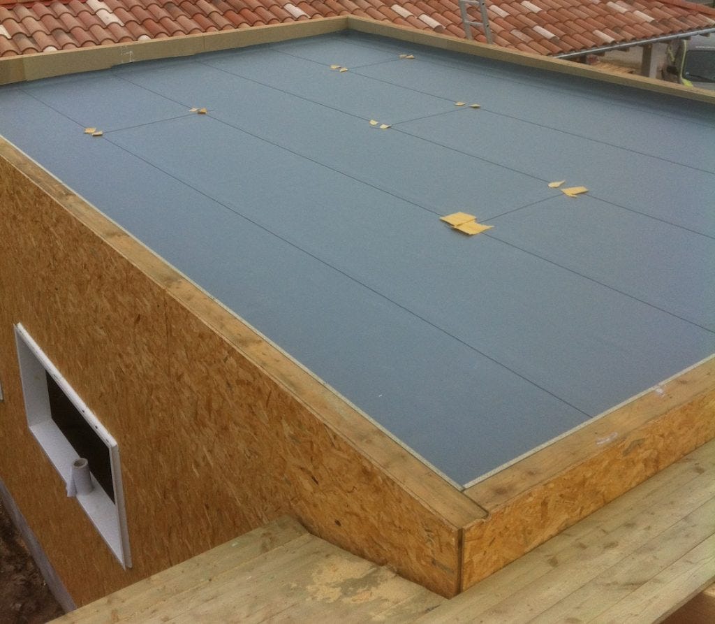 découvrez tout ce qu'il faut savoir sur la pente des toits plats : avantages, inconvénients, conseils d'installation et réglementations. apprenez à concevoir un toit plat efficace et esthétique pour votre projet.