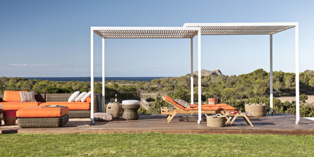découvrez notre sélection de pergolas inclinées, alliant esthétisme et fonctionnalité. idéales pour créer un espace extérieur ombragé tout en ajoutant une touche moderne à votre jardin. parfaites pour profiter de votre terrasse même sous le soleil.