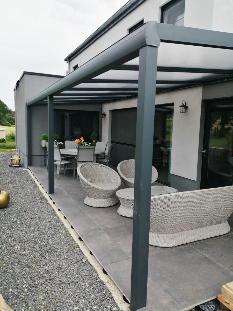 découvrez notre gamme de pergolas en polycarbonate, alliant design moderne et fonctionnalité. profitez de votre jardin toute l'année avec une protection efficace contre les intempéries tout en bénéficiant d'une luminosité naturelle. idéales pour créer un espace de vie extérieur agréable et esthétique.