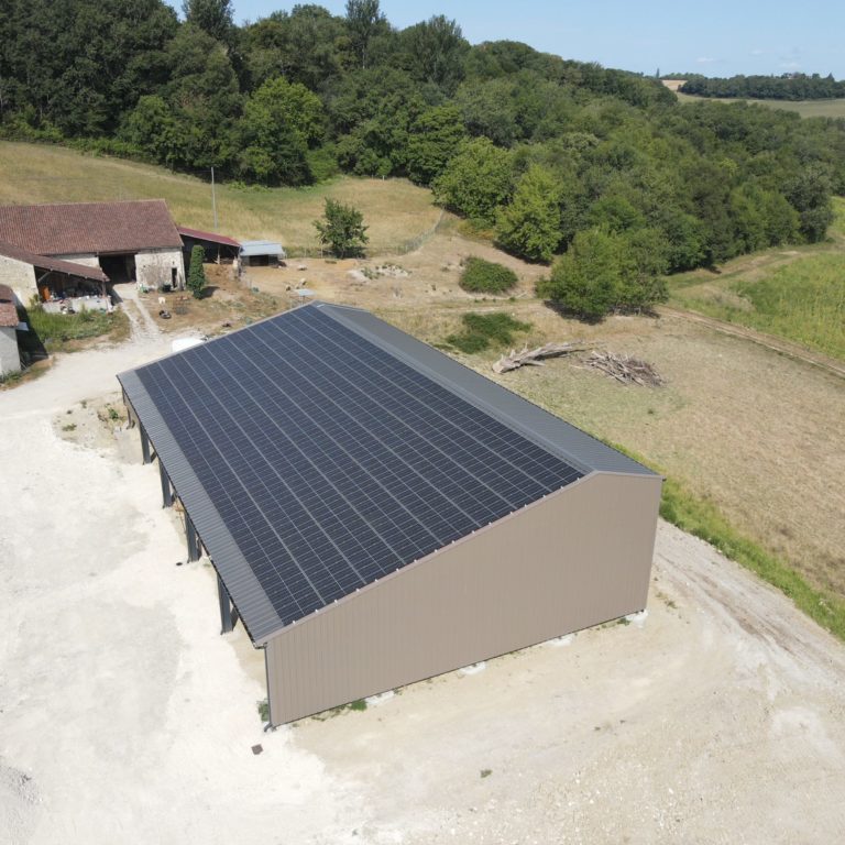 découvrez les avantages du photovoltaïque 100 kwc, une solution rentable pour produire votre propre électricité. maximisez vos économies tout en réduisant votre empreinte carbone grâce à cette installation solaire performante. idéale pour les entreprises et les particuliers, le photovoltaïque 100 kwc vous permet de réaliser des bénéfices durables.