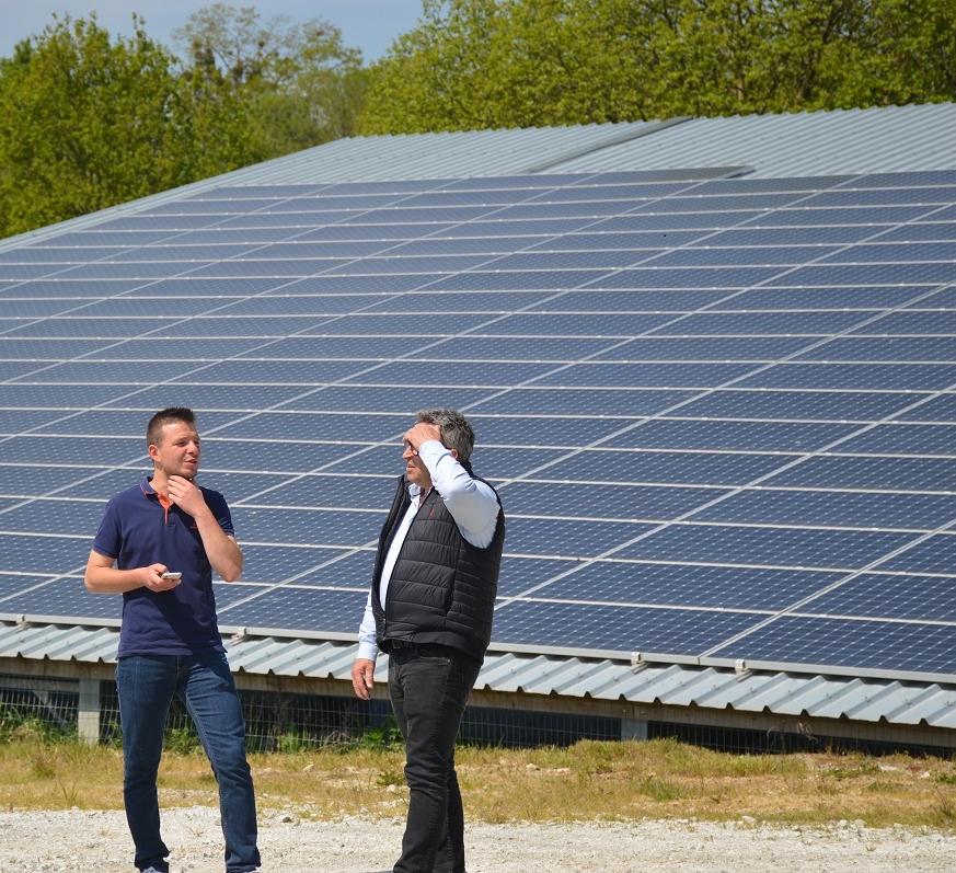 découvrez comment l'énergie photovoltaïque transforme l'agriculture moderne. optimisez vos cultures et réduisez vos coûts énergétiques grâce à des solutions solaires innovantes adaptées aux exploitations agricoles.