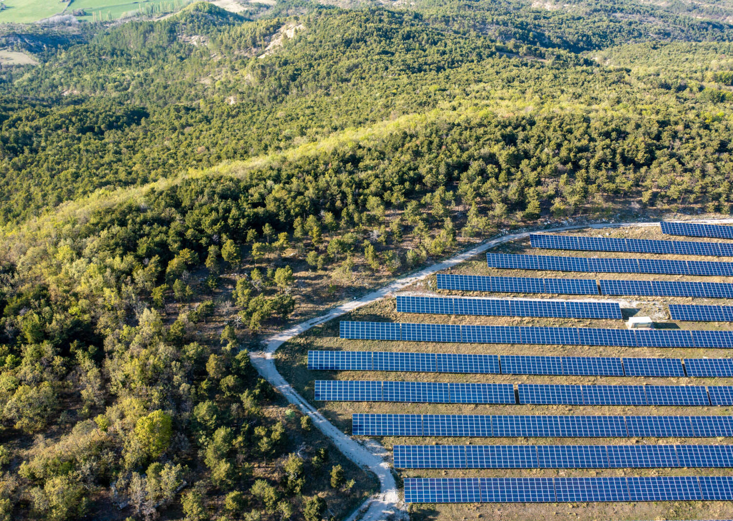 découvrez les avantages du photovoltaïque dans le sud-est de la france. profitez d'un ensoleillement optimal pour réduire vos factures d'énergie et opter pour une solution écologique et durable. que vous soyez un particulier ou une entreprise, installez des panneaux solaires et contribuez à la transition énergétique.