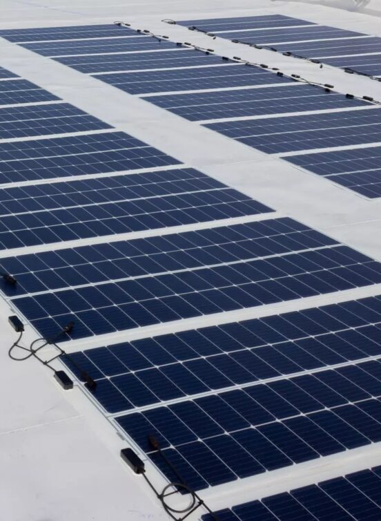 découvrez notre solution photovoltaïque adaptée pour un toit de 323 m². transformez votre espace en une source d'énergie renouvelable, réduisez vos factures d'électricité et contribuez à un avenir durable grâce à notre expertise en panneaux solaires.